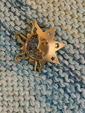 Gold Sun & Moon Enamel Pin💜